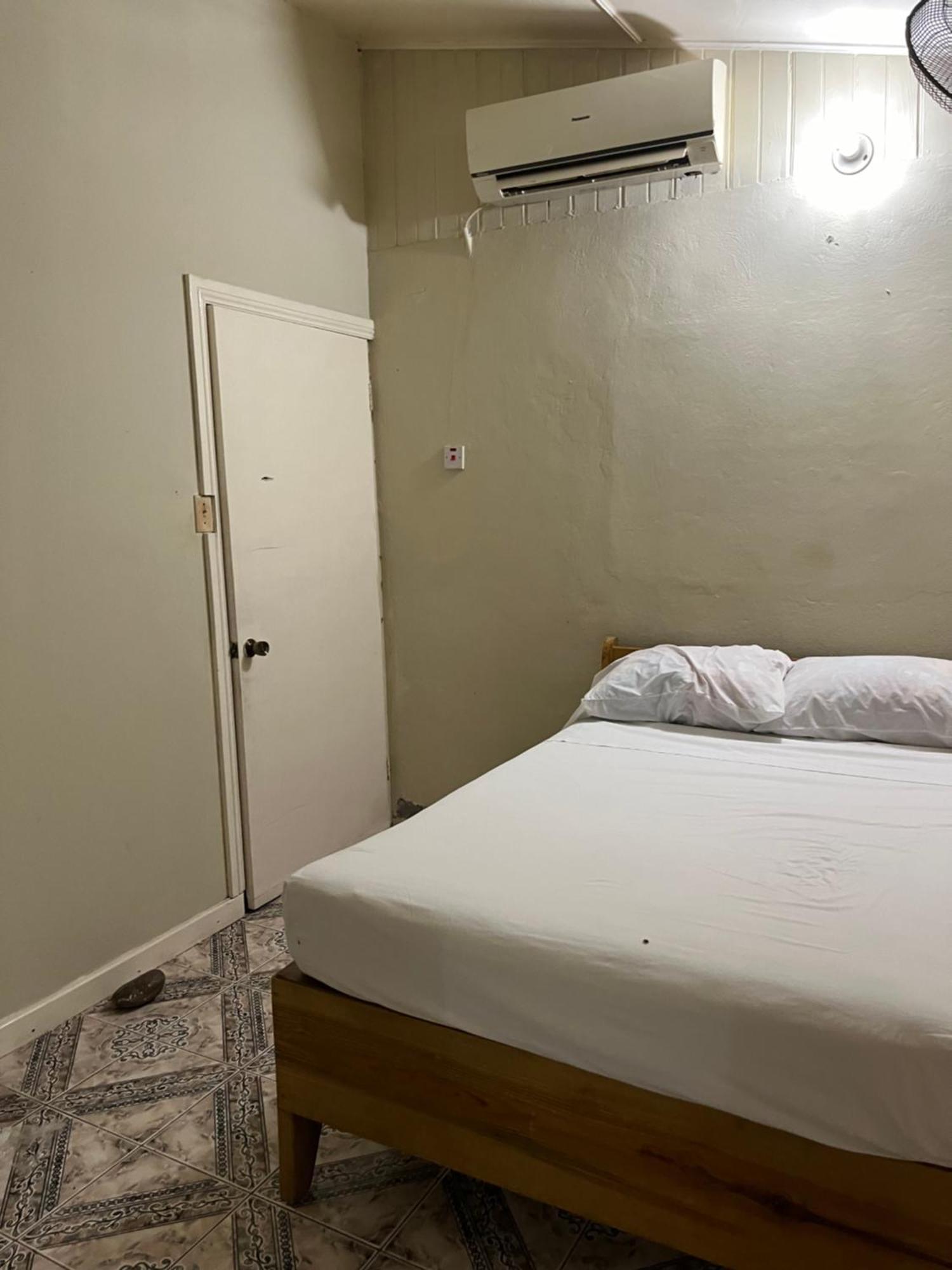 Andre'S Guest House Negril Bilik gambar
